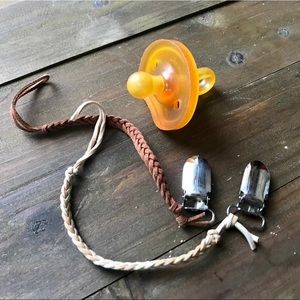 Natursutten Pacifier and Clips